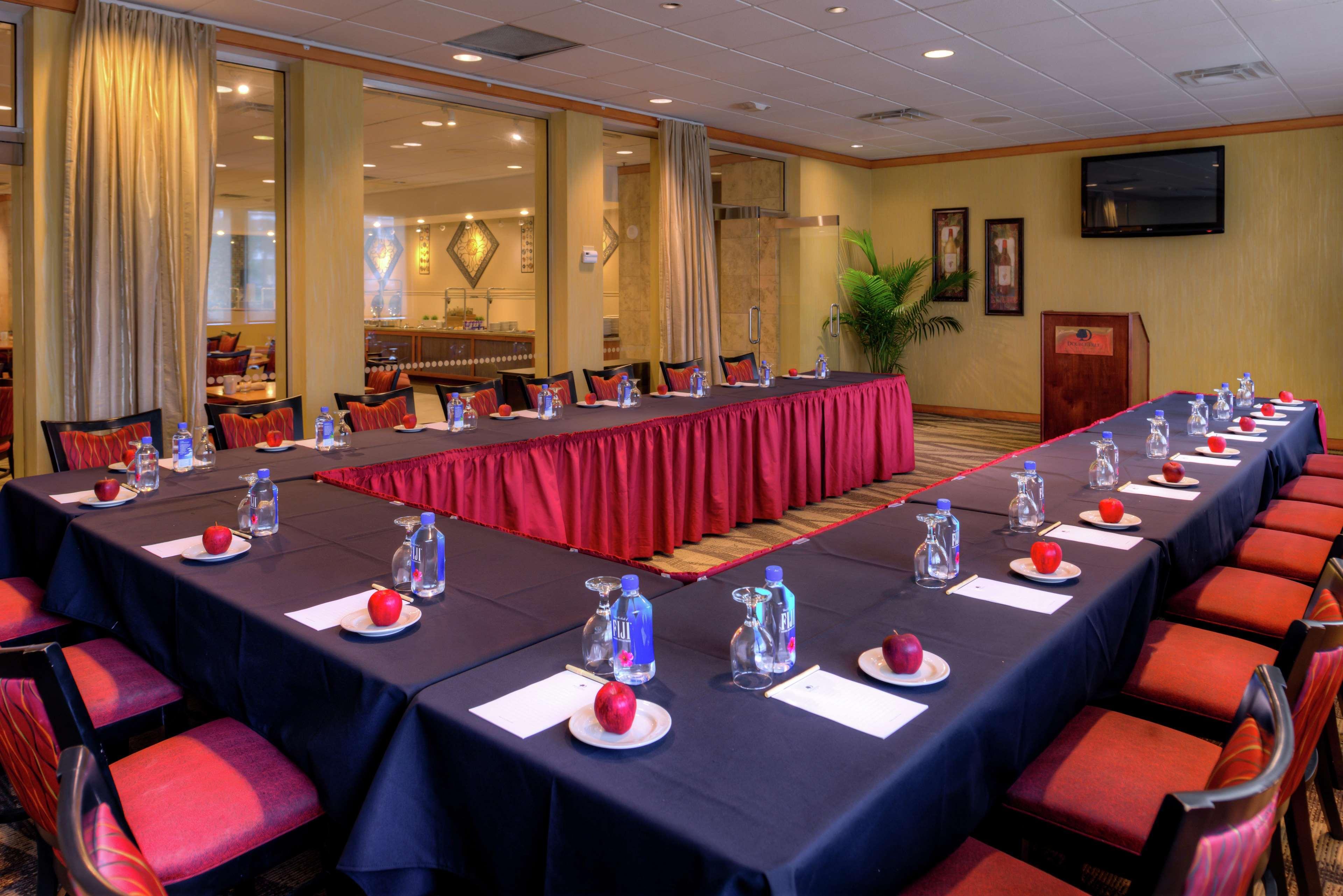 Doubletree By Hilton Hotel Tampa Airport-Westshore Exterior foto